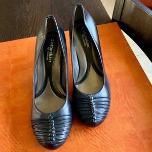Naturalizer N5 comfort black pumps. Like new!